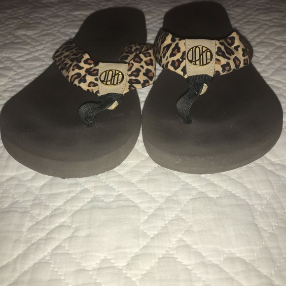 Unisa Brown Leopard Print Flip Flop Sandals Sizr 11M - Picture 7 of 7